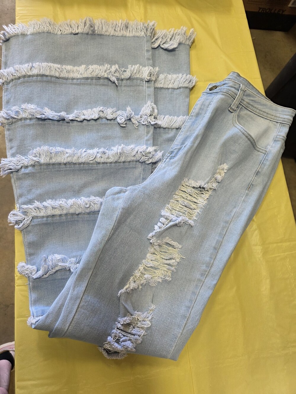 Frayed Hem Light Blue Wide-Leg Women's Jeans